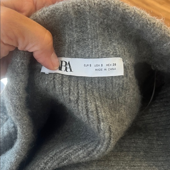 Zara Gray Ribbed Cardigan Sweater - Picture 3 of 6